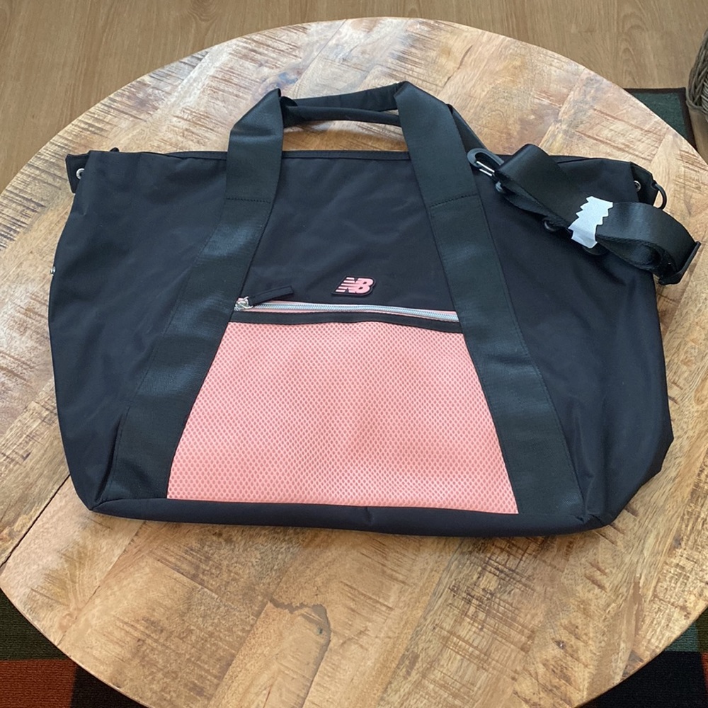 NWOT- New Balance Large Gym Duffel Travel Bag